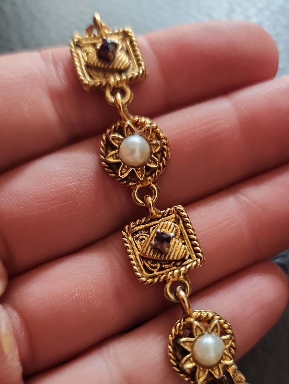 VTG Gold-Tone Pearl Floral Link Bracelet - Elegant Women's Jewelry